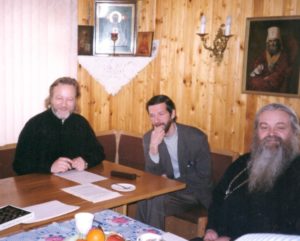 Вместе с игуменом Валерием (Ларичевым) и Г.И. Копейко, храм святителя Николая в Ромашково, 1990-е гг.